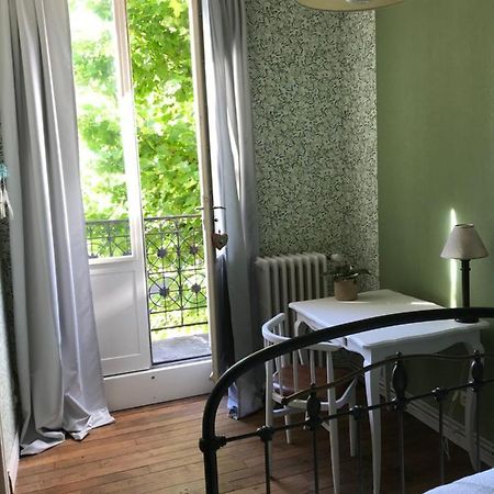 مبيت وإفطار شالو أو شُمْبانيِ Un Jardin Dans La Ville المظهر الخارجي الصورة