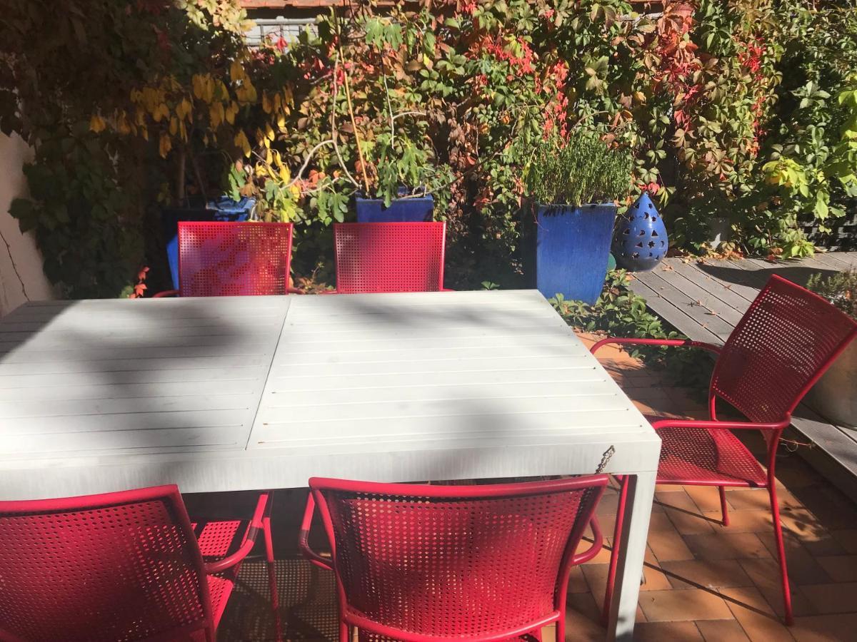 مبيت وإفطار شالو أو شُمْبانيِ Un Jardin Dans La Ville المظهر الخارجي الصورة