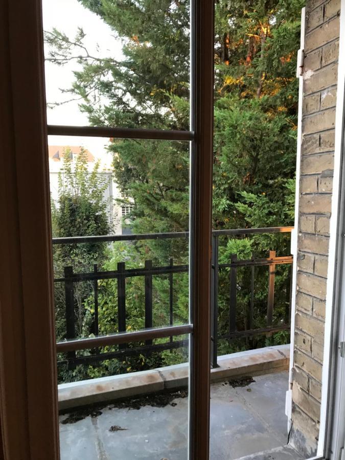 مبيت وإفطار شالو أو شُمْبانيِ Un Jardin Dans La Ville المظهر الخارجي الصورة