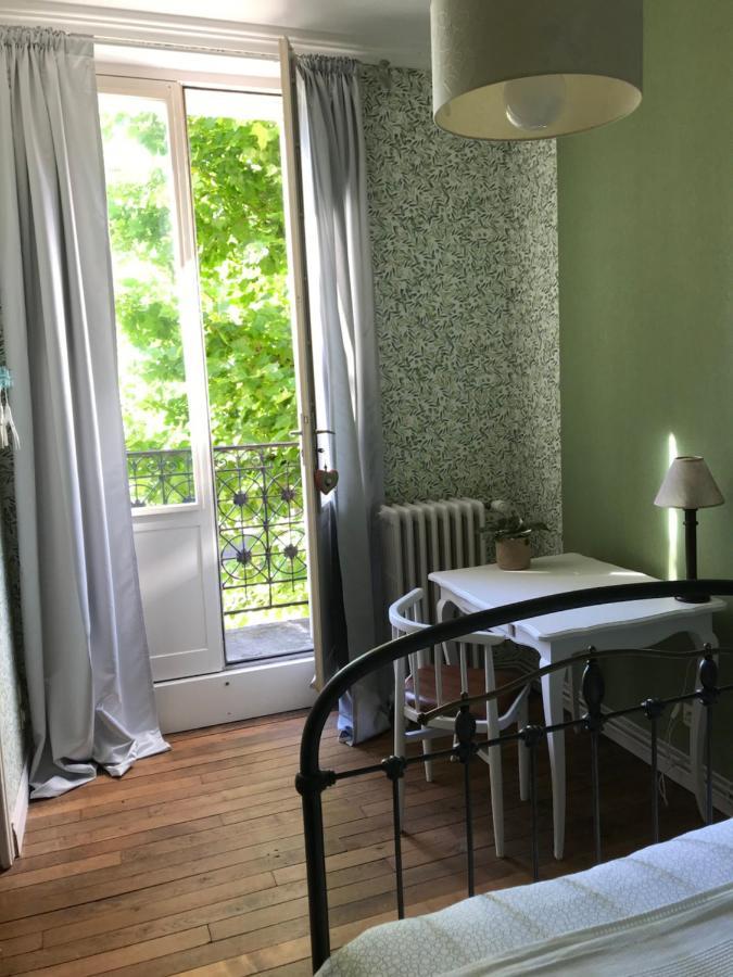 مبيت وإفطار شالو أو شُمْبانيِ Un Jardin Dans La Ville المظهر الخارجي الصورة